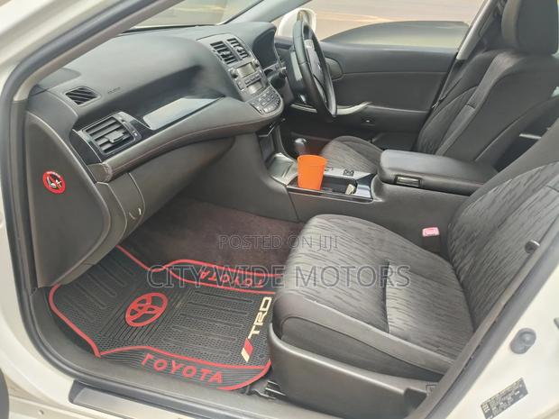 Toyota Crown 2011 White