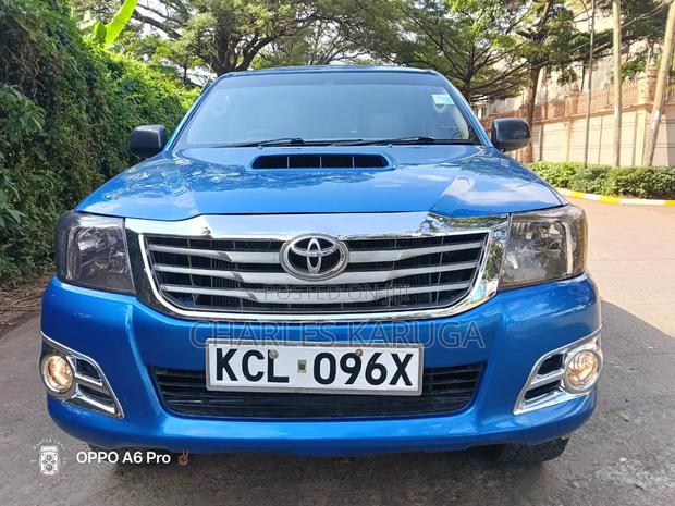 Toyota Hilux 2010 Blue