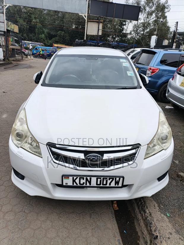 Subaru Legacy 2.5i Premium 2010 White