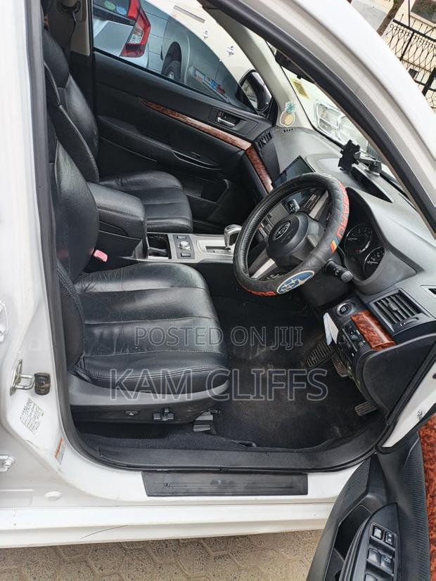 Subaru Legacy 2.5i Premium 2010 White