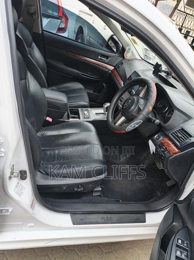 Subaru Legacy 2.5i Premium 2010 White