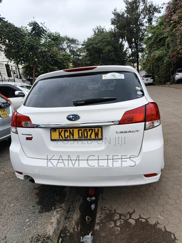 Subaru Legacy 2.5i Premium 2010 White