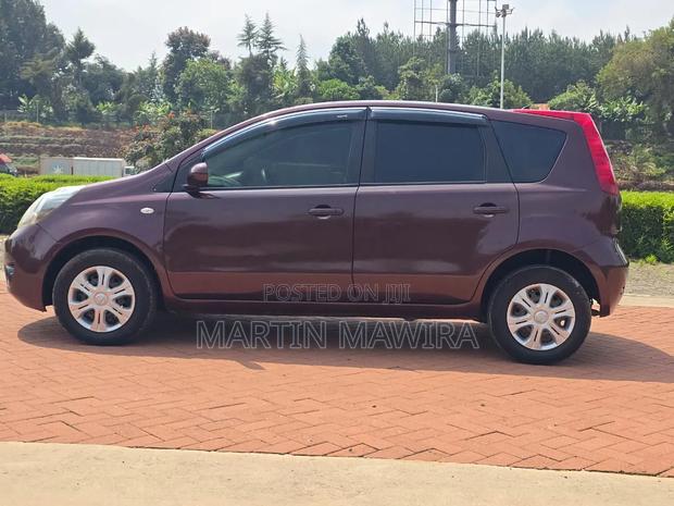 Nissan Note 2011 Maroon