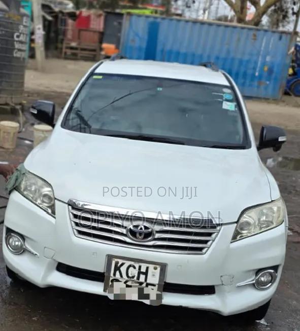 Toyota Vanguard 2010 White