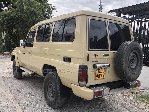 Toyota Land Cruiser 2018 Beige