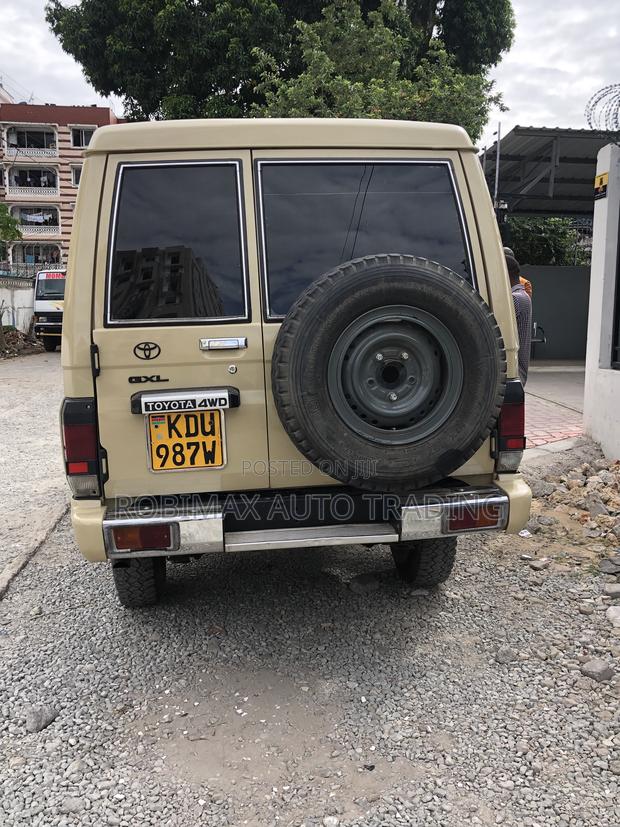 Toyota Land Cruiser 2018 Beige