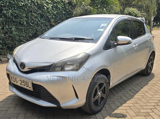 Toyota Vitz 2014 Silver