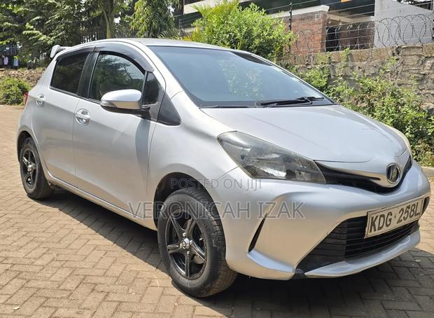 Toyota Vitz 2014 Silver