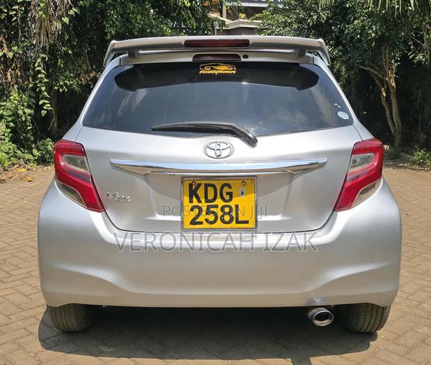 Toyota Vitz 2014 Silver