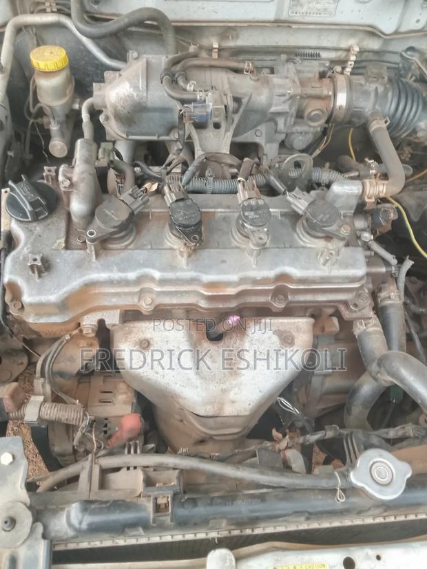 Nissan Sunny 2000 Silver