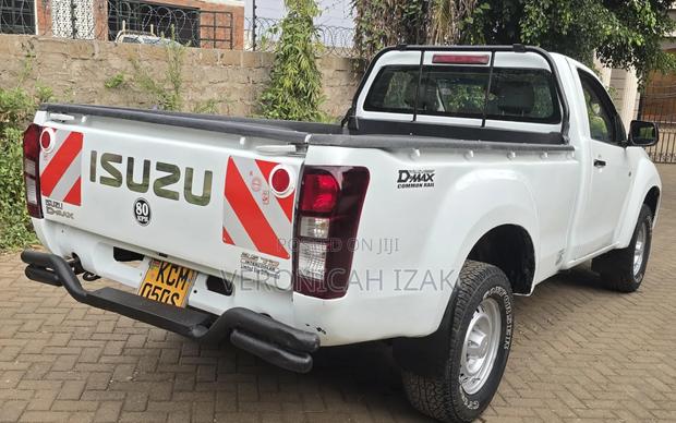 Isuzu D-MAX 2016 White