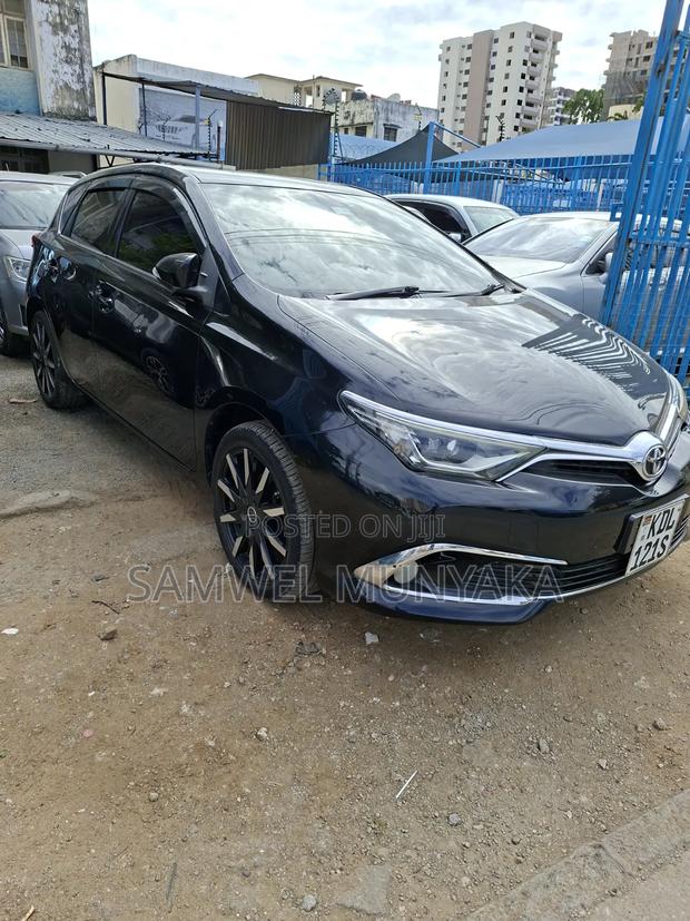 Toyota Auris 2016 Black