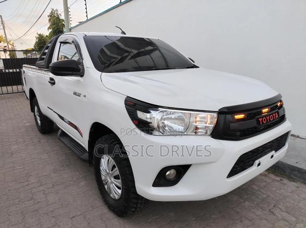 Toyota Hilux 2019 White
