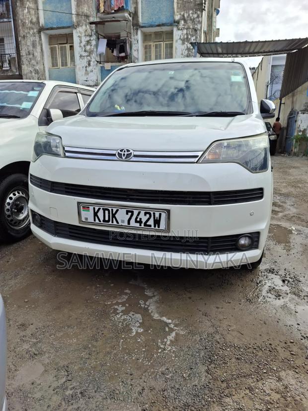 Toyota Spade 2016 White