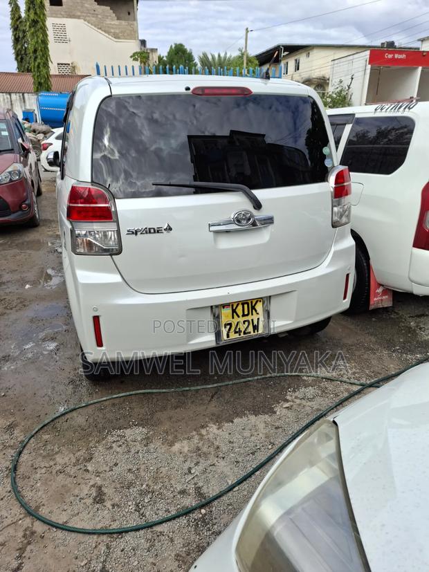 Toyota Spade 2016 White