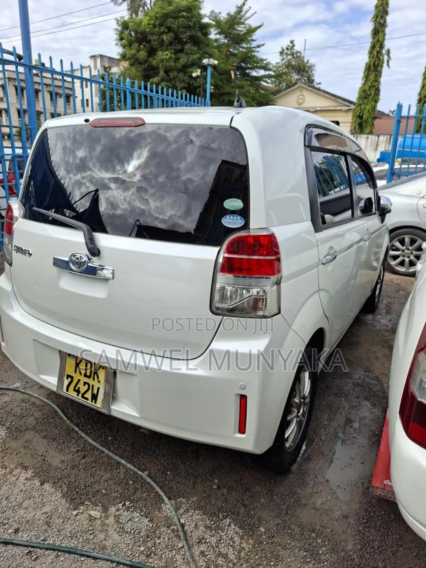 Toyota Spade 2016 White