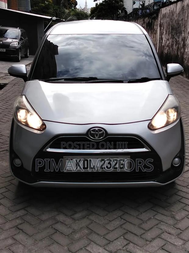 Toyota Sienta 2016 Silver