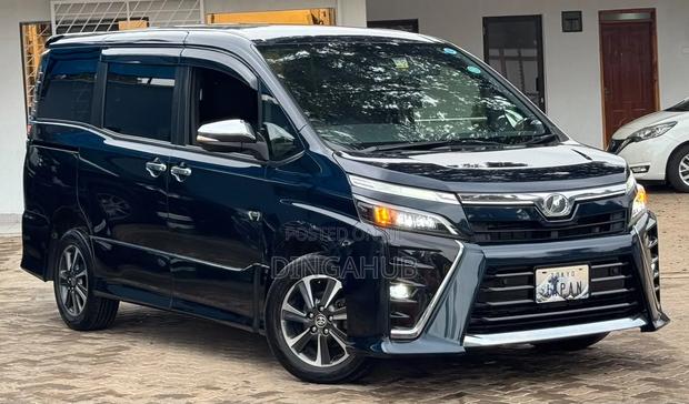 Toyota Voxy 2019 Blue