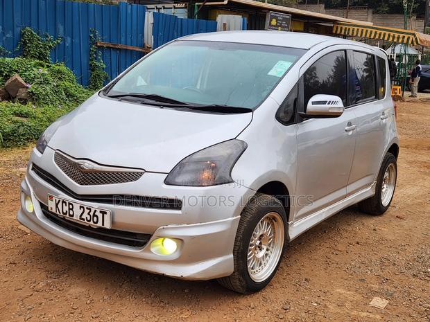Toyota Ractis 2008 Silver