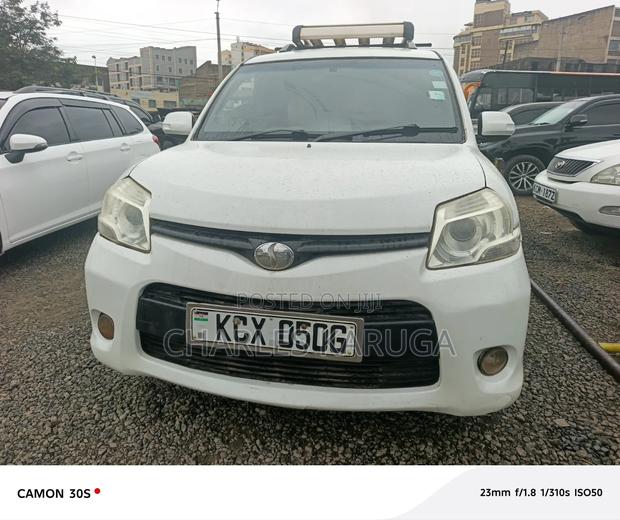 Toyota Sienta 2012 White