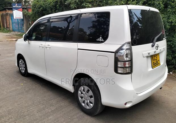Toyota Voxy 2011 White