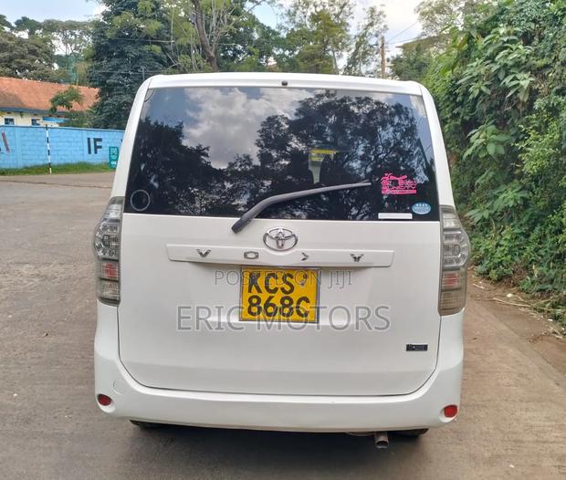 Toyota Voxy 2011 White