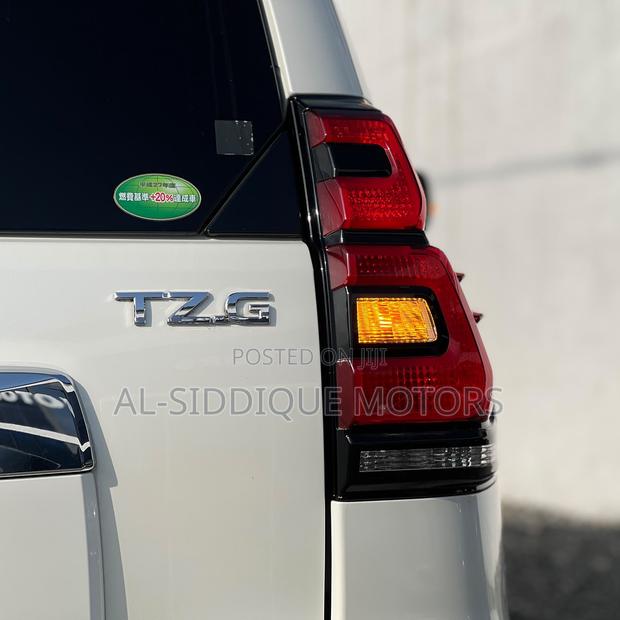 Toyota Land Cruiser Prado 2.8 2019 White