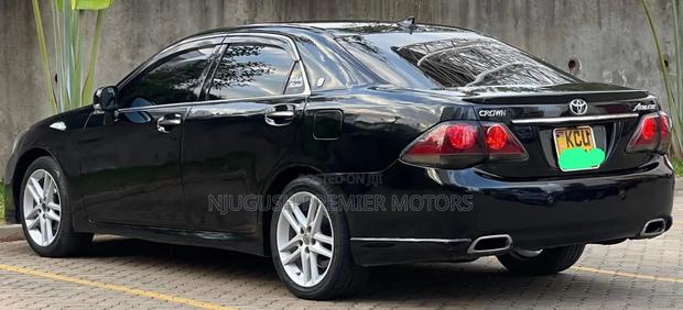 Toyota Crown 2012 Black