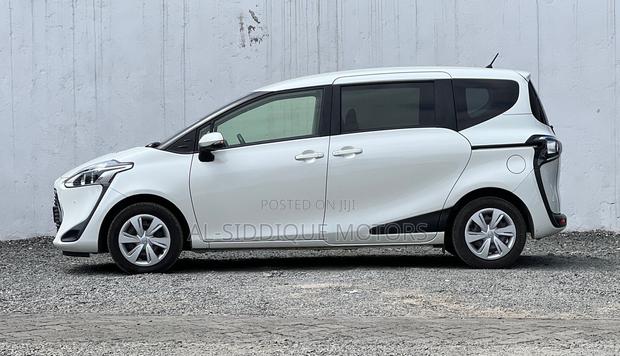 Toyota Sienta 1.5 FWD 2021 Pearl