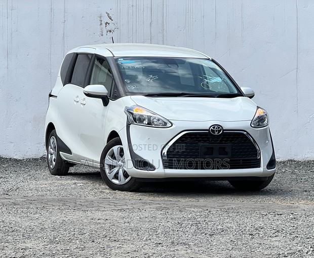 Toyota Sienta 1.5 FWD 2021 Pearl
