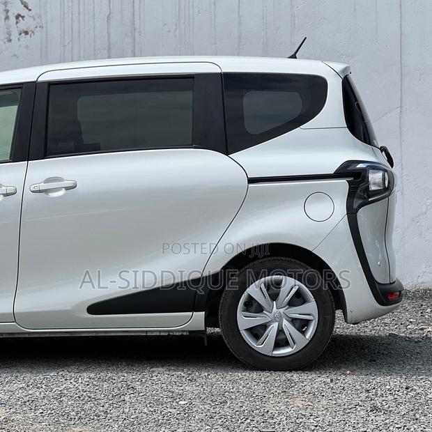 Toyota Sienta 1.5 FWD 2021 Pearl