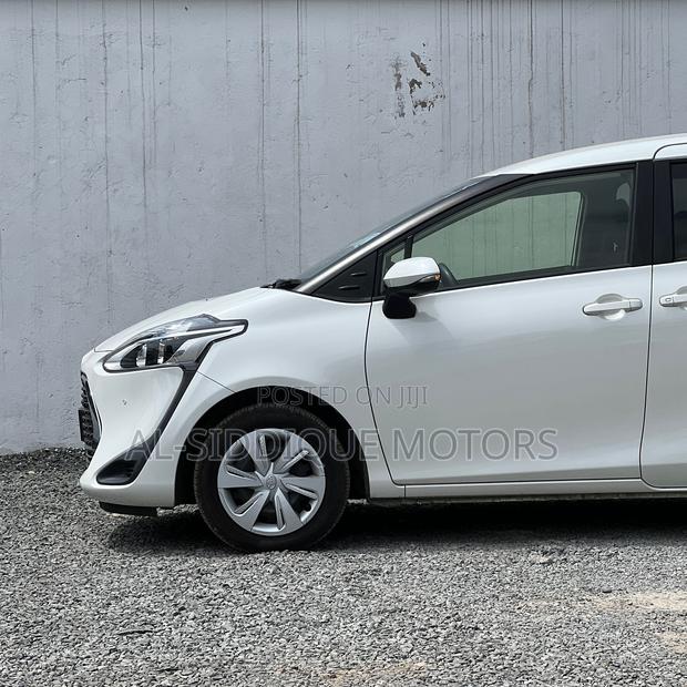 Toyota Sienta 1.5 FWD 2021 Pearl