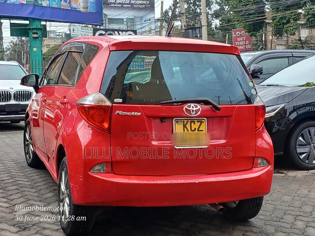 Toyota Ractis 2013 Red