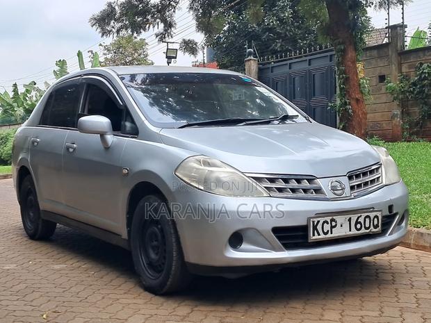 Nissan Tiida 2010 Silver