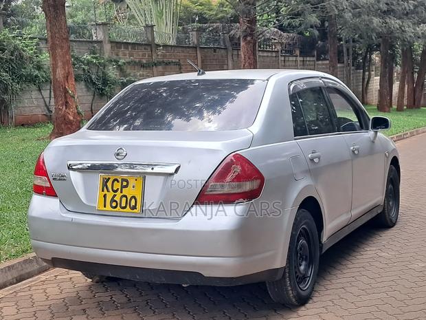 Nissan Tiida 2010 Silver