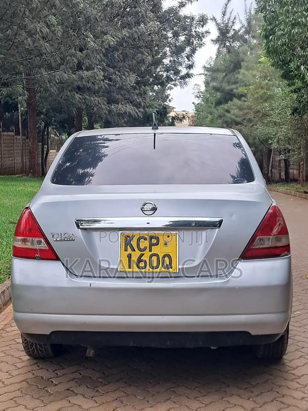 Nissan Tiida 2010 Silver
