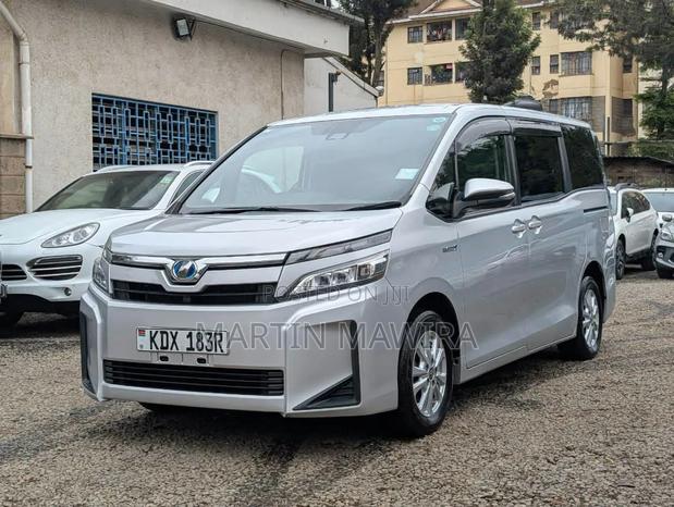 Toyota Voxy 2019 Silver