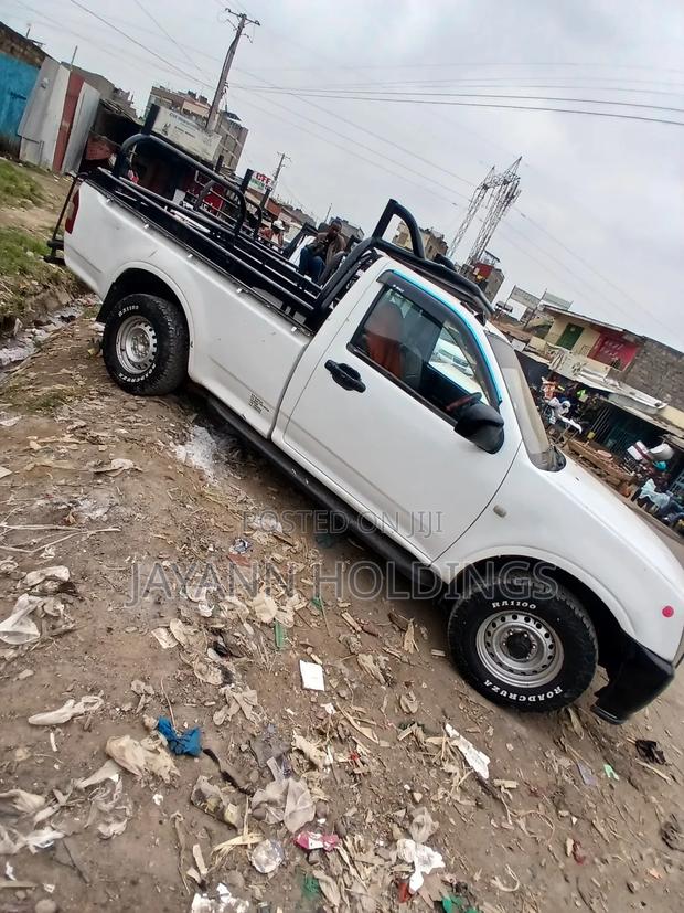 Isuzu D-MAX 2010 White