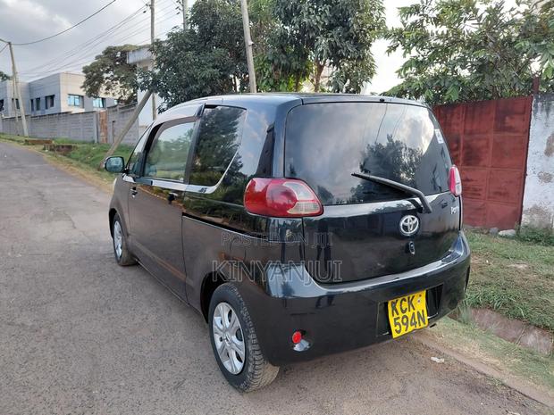 Toyota Porte 2010 Black