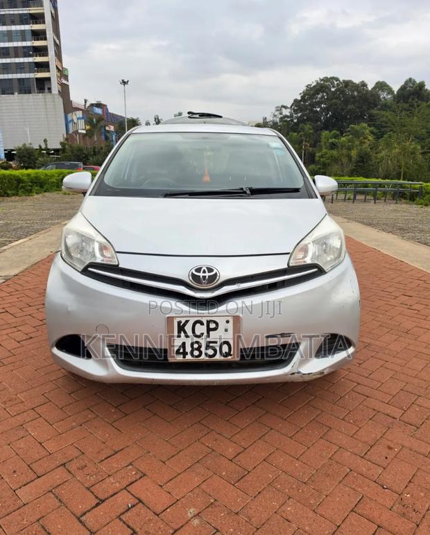 Toyota Ractis 2012 Silver