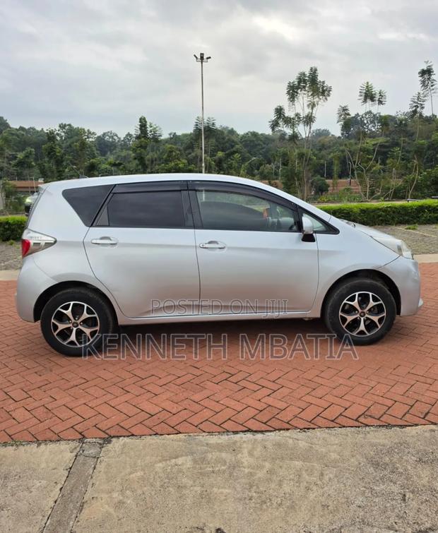 Toyota Ractis 2012 Silver