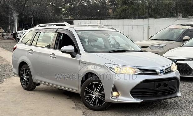Toyota Corolla Fielder 1.5 Hybrid FWD 2019 Silver