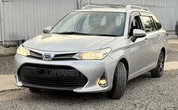 Toyota Corolla Fielder 1.5 Hybrid FWD 2019 Silver