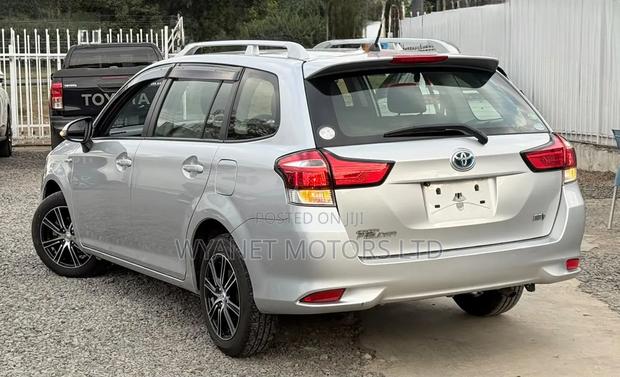 Toyota Corolla Fielder 1.5 Hybrid FWD 2019 Silver