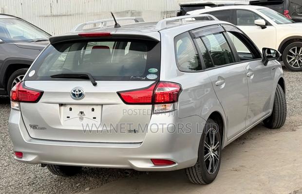 Toyota Corolla Fielder 1.5 Hybrid FWD 2019 Silver