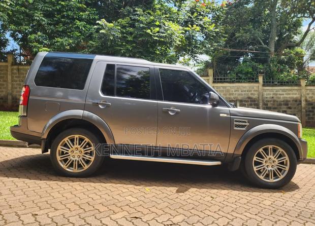 Land Rover Discovery 2010 Silver