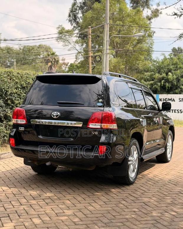 Toyota Land Cruiser 2011 Black