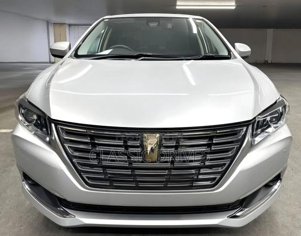 Toyota Premio 2019 Silver