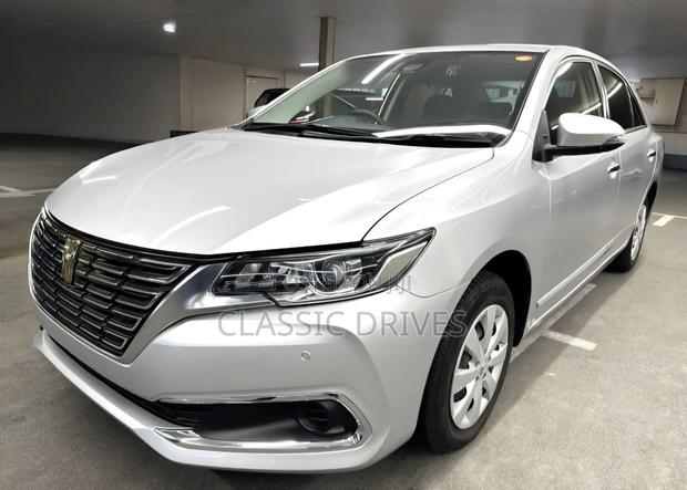 Toyota Premio 2019 Silver