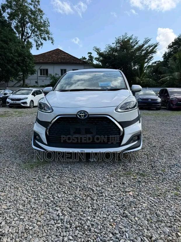 Toyota Sienta 2020 White